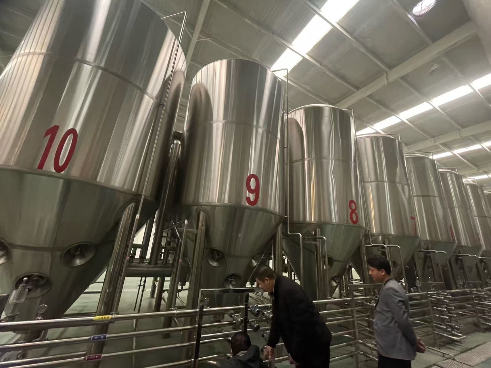 上栗精酿啤酒设备厂—平面布置、设备设计、制造、调试、培训等一条龙服务